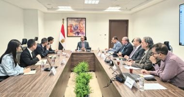 نائب وزير الإسكان يبحث أوجه التعاون مع شركة صينية فى مجال تحلية المياه
