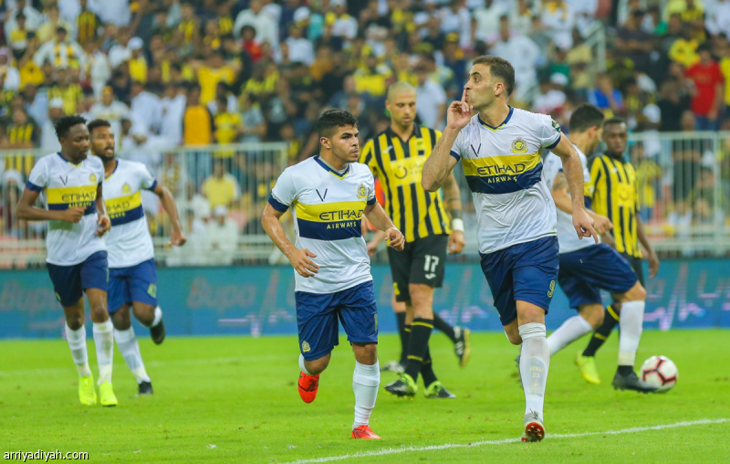 نجوم الكلاسيكو.. رونالدو وبنزيما الأحدث.. وحمد الله استثناء
                                                2025.10.28 | 04:42 pm
                                                عرفت قمَّة النصر والاتحاد، على مر الزمن، حضور أسماء لامعة، تركوا بصمات غائرة في سجلاتها، بينهم اثنان يبحثان عن تعزيز أرقامهما عبر موقعة الثلاثاء ضمن ثمن نهائي كأس الملك، هما البرتغالي الأسطوري كريستيانو رونالدو، قائد  ...