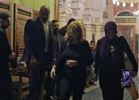 وفاء مكي تتصدر التريند بعد ظهورها في عزاء شقيق فريدة سيف النصر