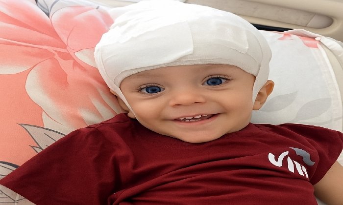 ياسين.. طفل تحدى الألم بـ 22 عملية في المخ وبحلم بالحياة بالإسكندرية وأسرته: «نفسنا نشوفه بيمشي»