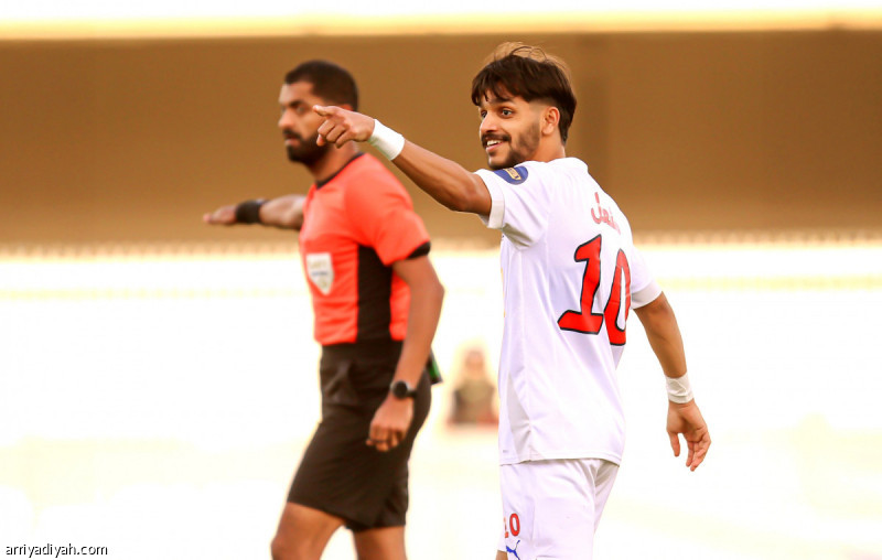 أبها يضرب الجندل برباعية
                                                2025.11.09 | 09:09 pm
                                                ضرب فريق أبها الأول لكرة القدم نظيره الجندل 4-1 الأحد ضمن الجولة الثامنة من دوري «يلو» لأندية الدرجة الأولى على ملعب مدينة الأمير سلطان بن عبد العزيز الرياضية في أبها.
وتناوب سيلا سو ومشعل المطيري على تسجيل رباعية أبها،  ...