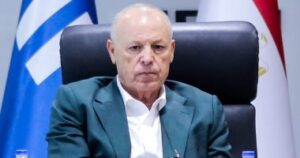 أبو ريدة يصل أبو ظبى لحضور نهائى السوبر ويجتمع برئيس الرابطة الإماراتية