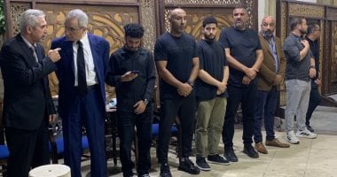 أسامة نبيه وطارق السيد وحازم إمام أول الحاضرين لعزاء والد جمال حمزة