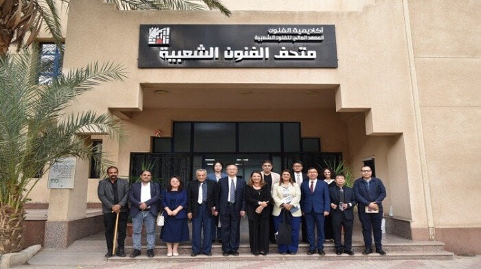 أكاديمية الفنون تبحث سبل تعزيز التعاون مع جامعة «يون نان» الصينية