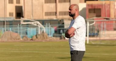 كهرباء الإسماعيلية يجدد الثقة فى رضا شحاتة بعد الهزيمة أمام الإسماعيلى 