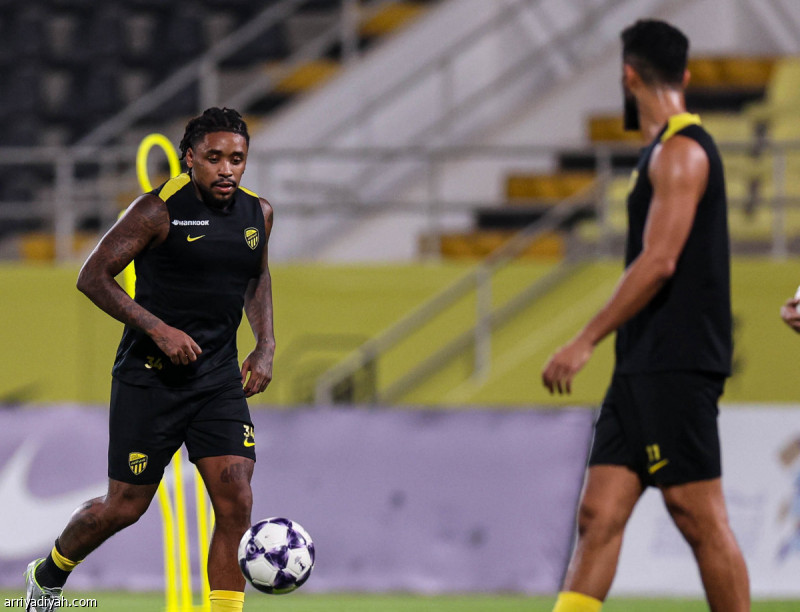 بطولة دولية في ضيافة «العميد»
                                                2025.11.04 | 12:39 am
                                                أدخلت إدارة نادي الاتحاد مقترح تنظيم بطولة تجريبية دولية في الرياض، العاصمة السعودية، ضمن خياراتها المطروحة خلال فترة التوقف المقبلة، في ديسمبر، تزامنًا مع مشاركة المنتخب السعودي في كأس العرب، وفق ما كشفت عنه لـ  ...