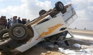 كانو راجعين من الشغل.. إصابة 20 عاملاً في حادث انقلاب مروع بصحراوي المنيا