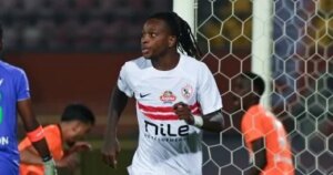 إصابة بنتايج في مباراة بيراميدز وشيكو بانزا يشارك بدلا منه في الدقيقة 59