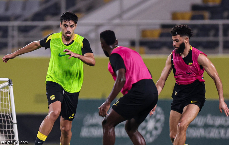 قبل الديربي.. كسر كاحل الموسى خلال تدريبات الاتحاد
                                                2025.11.06 | 06:38 pm
                                                أصيب سعد الموسى، مدافع فريق الاتحاد الأول لكرة القدم، بكسر في الكاحل الأيمن وفق بيان بثَّه ناديه، الخميس، عبر منصة التواصل الاجتماعي «إكس».
وتعرض اللاعب للإصابة حسب البيان خلال الحصة التدريبية الأخيرة للفريق، وبعدها  ...