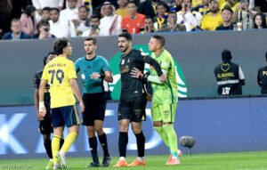 ريشة: إلغاء هدف النصر وطرد كوربيليس.. قراران سليمان
                                                2025.11.24 | 12:58 am
                                                أيَّد المصري محمد كمال ريشة، محلل الرياضية التحكيمي، معظم قرارات محمد السماعيل، حكم مباراة فريق النصر الأول لكرة القدم وضيفه الخليج، التي كسِبها الأول 4ـ1، الأحد، ضمن تاسع جولات دوري روشن السعودي.
وصادقَ ريشة، الحكم  ...