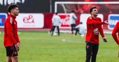 جاهزية إمام وزيزو وتريزيجيه وتأهيل الشحات أبرز كواليس مران الأهلى.. فيديو