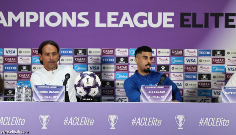 إنزاجي: الغرافة قوي.. وسعيد بأداء الهلال
                                                2025.11.02 | 09:12 pm
                                                تحدث الإيطالي سيموني إنزاجي، مدرب فريق الهلال الأول لكرة القدم، ومدافعه علي لاجامي عن قوة فريق الغرافة القطري، قبل مواجهة الجانبين مساء الإثنين في الدوحة ضمن رابع جولات مجموعة الغرب من دوري أبطال آسيا للنخبة.
وقال  ...