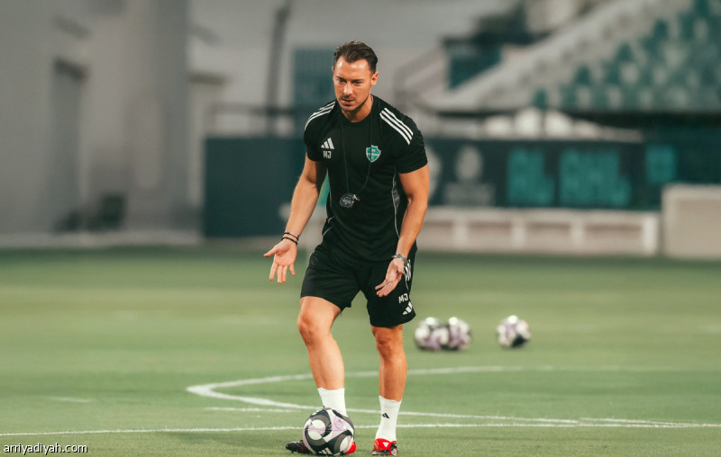 سابقة أولى.. توني خارج قائمة الأهلي
                                                2025.11.08 | 08:05 pm
                                                يغيب الإنجليزي إيفان توني، مهاجم فريق الأهلي الأول لكرة القدم، عن موقعة ديربي جدة أمام الاتحاد، السبت، ضمن ثامن جولات دوري روشن السعودي، بقرار من مدربه الألماني ماتياس يايسله، الذي أبعده، للمرة الأولى، لأسباب فنية.
 ...