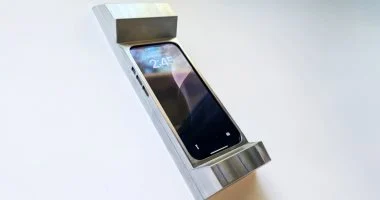 حافظة هاتف تزن 2 كيلو لتقليل إدمان الهواتف الذكية