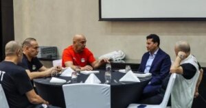 وزير الرياضة وهانى أبو ريدة يجتمعان بمنتخب مصر فى معسكر الإمارات
