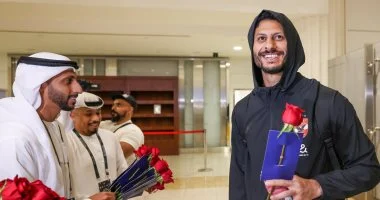 استقبال بالورود لبعثة الأهلي في الإمارات استعدادا للسوبر.. فيديو وصور