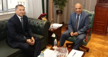 وزير الكهرباء يستقبل سفير أوزبكستان بالقاهرة لبحث التعاون بمجالات الطاقة المتجددة