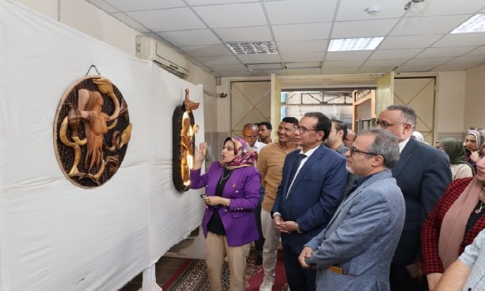 افتتاح معرض فن أشغال الخشب بعنوان «وقفة بين الماضي والحاضر» بجامعة قنا