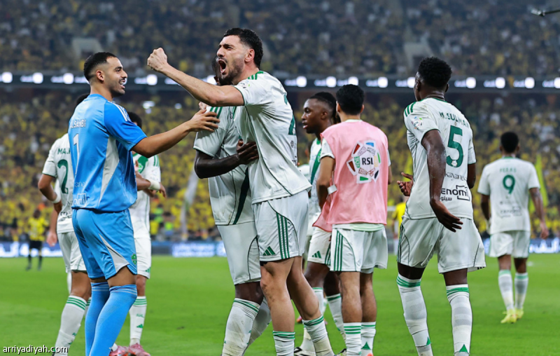 على أرض الاتحاد.. الأهلي الأكثر انتصارا
                                                2025.11.09 | 04:43 pm
                                                عزز فريق الأهلي الأول لكرة القدم سجل انتصاراته على نظيره الاتحاد في ديربي جدة عندما يكون الأخير المستضيف ورفع عدد انتصاراته إلى 9.
ومنذ انطلاق دوري المحترفين السعودي في موسم 2008-2009، استضاف فريق الاتحاد خصمه وجاره الأهلي  ...