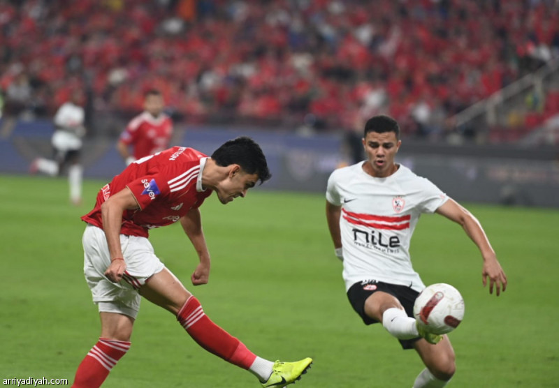 الأهلي سوبر مصر.. 5 ألقاب متتالية و8 أمام الزمالك
                                                2025.11.09 | 08:57 pm
                                                رفع فريق الأهلي المصري الأول لكرة القدم كأس السوبر المحلية للمرة الخامسة على التوالي، بعدما هزم الزمالك، غريمه التقليدي، 2ـ0، مساء الأحد على ملعب محمد بن زايد في أبو ظبي، العاصمة الإماراتية.
وحسم الفريق الأحمر مباراة  ...