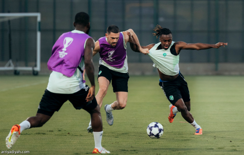 الأهلي يواجه الشارقة وعينه على «الكأس»
                                                2025.11.24 | 03:33 pm
                                                يستضيف فريق الأهلي الأول لكرة القدم نظيره الشارقة الإماراتي، عند الـ 09:15 مساءً، على ملعب «الإنماء» بمدينة الملك عبد الله الرياضية في جدة، ضمن الجولة الخامسة من دوري أبطال آسيا للنخبة، مجموعة «الغرب».
ويسعى الأهلي تحت  ...