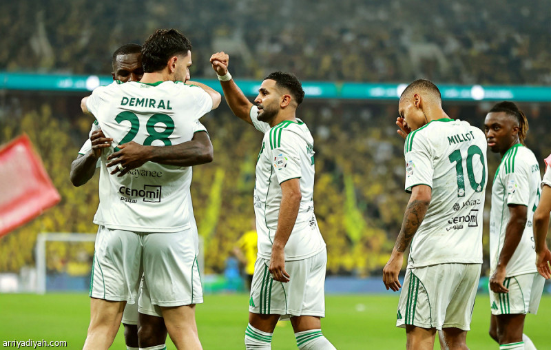 سلسلة الـ 1ـ0 تكتب الانتصار الأهلاوي الـ 14 على الاتحاد
                                                2025.11.08 | 10:46 pm
                                                استأنف فريق الأهلي الأول لكرة القدم سلسلة الانتصارات «1ـ0» أمام غريمه التقليدي الاتحاد، مُكرِّرًا الفوز عليه بهذه النتيجة، السبت، في ديربي جدة لحساب ثامن جولات دوري روشن السعودي، على ملعب «الإنماء» في جدة.
وسجّل  ...