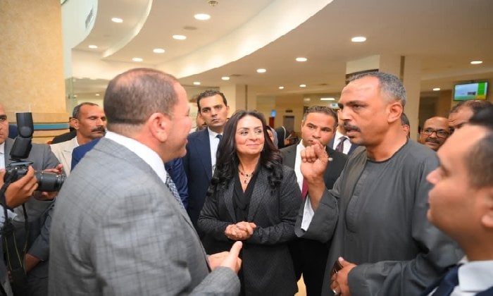 وزيرة التضامن الاجتماعي تلتقي المرضى بمستشفى شفاء الأورمان بمدينة طيبة بالأقصر