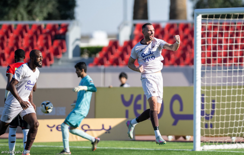 الجبلين يتعافى بثنائية الرائد
                                                2025.11.23 | 06:53 pm
                                                عاد فريق الجبلين الأول لكرة القدم، إلى طريق الانتصارات بعد غياب أربع جولات عقب تفوقه على ضيفه الرائد 2-1 خلال المواجهة التي احتضنها ملعب مدينة الأمير عبد العزيز بن مساعد بن جلوي الرياضية في حائل، ضمن تاسع جولات دوري «يلو» ...