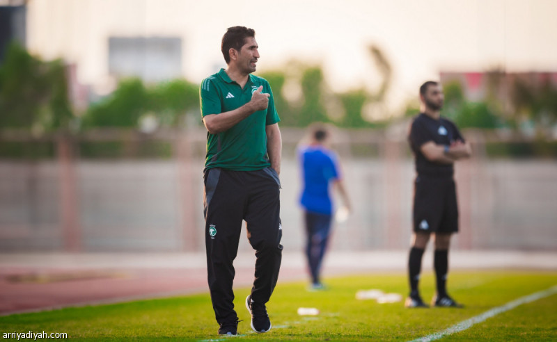 الحربي.. لاعب «الأيكيدو» يحلم بالمجد مع الأخضر
                                                2025.11.05 | 01:53 pm
                                                يترقب عبد الوهاب الحربي، مدرب المنتخب السعودي تحت 17 عامًا لكرة القدم، انطلاق كأس العالم 2025 لتأكيد أحقيته بقيادة الأخضر الصغير، طامحًا لأن يكتب اسمه إلى جوار مدربين قادوا «الصقور» لعدة إنجازات وكتبت اسمها في لائحة  ...
