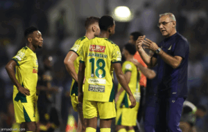 المرة الثانية.. الخليج ضحية عودة الاتحاد الاستثنائية
                                                2025.11.02 | 04:15 pm
                                                أضاع فريق الخليج الأول لكرة القدم للمرة الثانية تقدمه برباعية بعد أن لحق به الاتحاد ليخرجا متعادلين، السبت، ضمن الجولة السابعة من دوري روشن السعودي.
وهذه المرة الأولى في دوري المحترفين منذ 2008 التي يعود فيها فريق من تأخر  ...