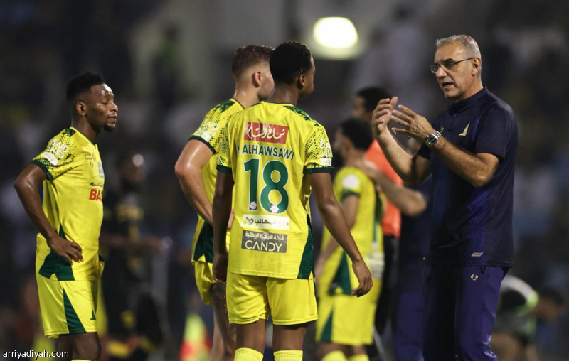 المرة الثانية.. الخليج ضحية عودة الاتحاد الاستثنائية
                                                2025.11.02 | 04:15 pm
                                                أضاع فريق الخليج الأول لكرة القدم للمرة الثانية تقدمه برباعية بعد أن لحق به الاتحاد ليخرجا متعادلين، السبت، ضمن الجولة السابعة من دوري روشن السعودي.
وهذه المرة الأولى في دوري المحترفين منذ 2008 التي يعود فيها فريق من تأخر  ...