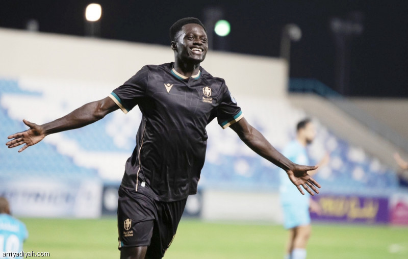 الدرعية يعاقب الباطن بالخسارة الخامسة
                                                2025.11.07 | 09:16 pm
                                                قلب فريق الدرعية الأول لكرة القدم تأخره بهدف أمام مضيفه الباطن إلى فوز 2ـ1، ضمن مباريات الجولة الثامنة من دوري« يلو» لأندية الدرجة الأولى، الجمعة.
ورفع الدرعية رصيده إلى 17 نقطة في المركز الثاني متأخرًا بفارق الأهداف عن  ...