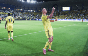 أهدر 3.. الدون يسجل 28 هدفا من جزائيات النصر
                                                2025.11.02 | 12:02 am
                                                أحرز البرتغالي كريستيانو رونالدو، مهاجم فريق النصر الأول لكرة القدم، هدفًا من ركلة جزاء للمرة الـ 28 بقميص «الأصفر»، حسم به الفوز على الفيحاء، السبت، ضمن سابع جولات دوري روشن السعودي.
وأثناء التعادل 1ـ1 انبرى «الدون»  ...