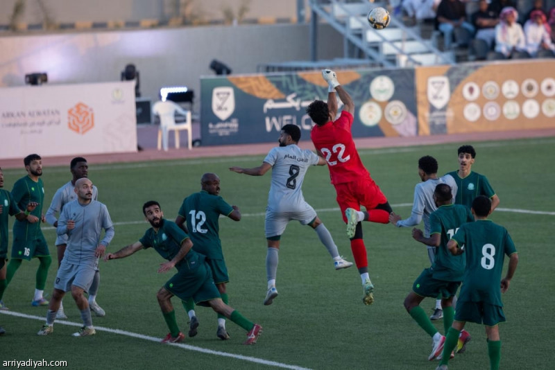 الأفواج الأمنية إلى نهائي «الداخلية»
                                                2025.11.23 | 09:51 pm
                                                تأهل منتخب الأفواج الأمنية إلى المباراة النهائية لبطولة وزارة الداخلية لكرة القدم 2025 بعد تفوُّقه على الأمن العام بركلات الترجيح 4ـ1 عقب انتهاء الوقت الأصلي بالتعادل الإيجابي 2ـ2 في الدور نصف النهائي.
وقدَّم الفريقان  ...