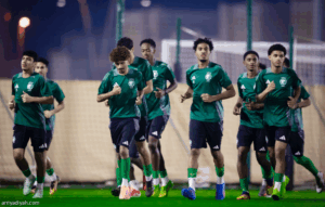الهلال والنصر يردفان الأخضر بـ 8 لاعبين
                                                2025.11.05 | 02:14 pm
                                                ينتمي لاعبو المنتخب السعودي تحت 17 عامًا لكرة القدم، المشارك في كأس العالم في قطر، إلى 11 ناديًا محليًّا، لكن لاعبي فريقين فقط يشكّلون القائمة الأساسية.
وأعلن عبد الوهاب الحربي، مدرب المنتخب السعودي، القائمة المشاركة في  ...