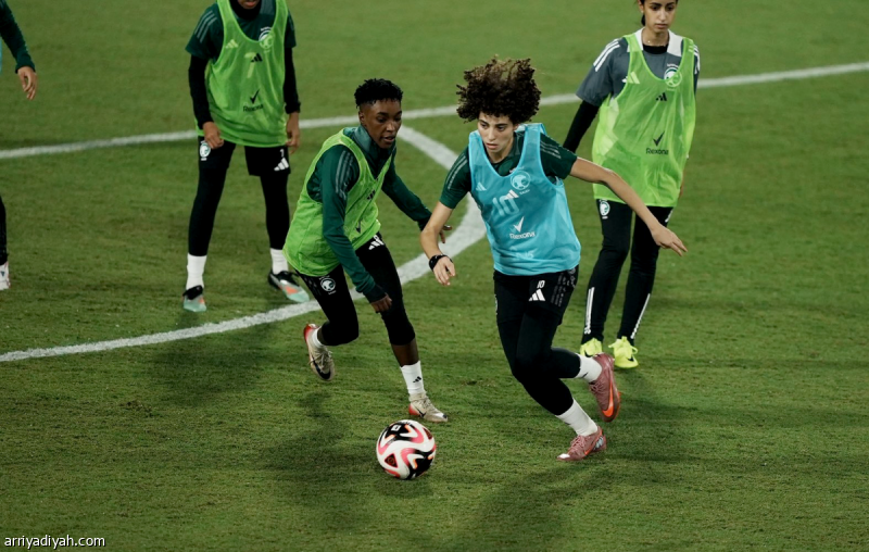 أخضر السيدات يدشن «غرب آسيا» أمام العراق
                                                2025.11.24 | 01:36 pm
                                                يدشن المنتخب السعودي الأول لكرة القدم للسيدات، مشواره في النسخة التاسعة من بطولة غرب آسيا 2025 بمواجهة نظيره العراقي، الإثنين، على ملعب مدينة الملك عبد الله الرياضية في جدة. ويشهد اليوم الأول للبطولة مواجهة أخرى بين  ...