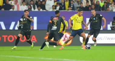 النصر ضد الخليج.. العالمي يتقدم بثنائية في الشوط الأول "فيديو"