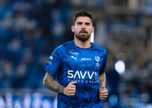 حتى 2028.. الهلال يتفق مع نيفيش
                                                2025.11.11 | 09:31 pm
                                                اتفق مسؤولو شركة نادي الهلال مع الدولي البرتغالي روبن نيفيش، لاعب وسط الفريق الأول لكرة القدم، على تجديد عقده حتى 2028، وفق مصدرٍ خاصٍّ بـ «الرياضية».
وطبقًا للمصدر نفسه، يتضمن عقد البرتغالي الجديد مزايا خاصة تم الاتفاق  ...