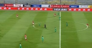 انتهاء الشوط الأول من مباراة الأهلى والمصرى بالتعادل السلبى