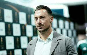 الأهلي يطير صباحا.. وتدريب أخير قبل السد
                                                2025.11.02 | 10:11 pm
                                                تطير بعثة فريق الأهلي الأول لكرة القدم إلى الدوحة، عاصمة قطر، في الـ 10:00 من صباح الإثنين، من أجل مواجهة السد، الثلاثاء، ضمن رابع جولات مجموعة الغرب من دوري أبطال آسيا للنخبة.
ويخوض الفريق، في المساء، حصةً تدريبيةً  ...