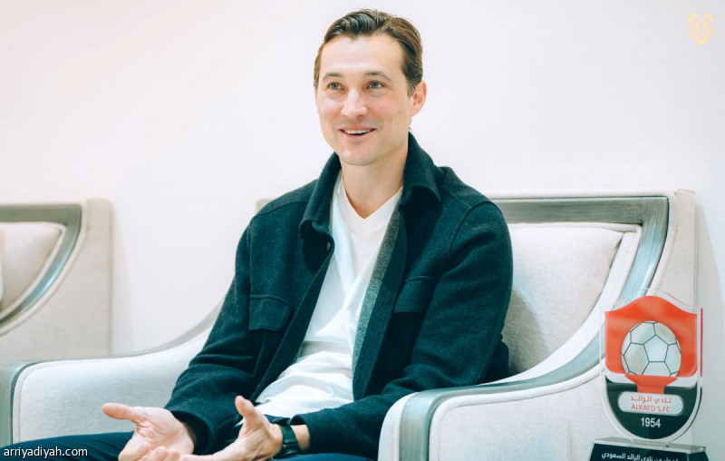 الثلاثاء.. «بيسك» تنضم إلى رعاة الخلود
                                                2025.11.04 | 01:05 am
                                                تُوقِّع إدارة نادي الخلود، في الـ 08:00 من مساء الثلاثاء، عقد رعايةٍ مع شركة «بيسك»، حسبما أبانت لـ «الرياضية» مصادرُ خاصَّةٌ.
ويستضيف فندق «بريرا النخيل» في الرياض مراسم توقيع العقد، الذي ستنضمُّ بموجبه «بيسك»، العلامة  ...