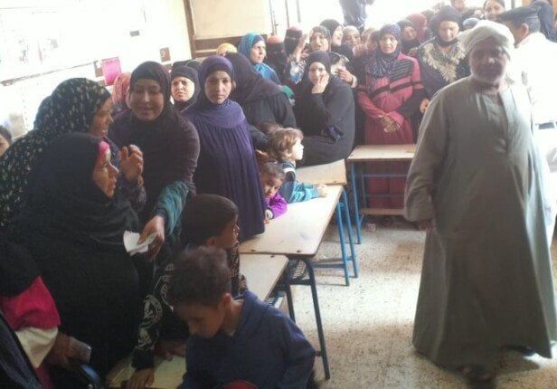 مشاركة نسائية كثيفة في التصويت بانتخابات مجلس النواب ببنى مزار