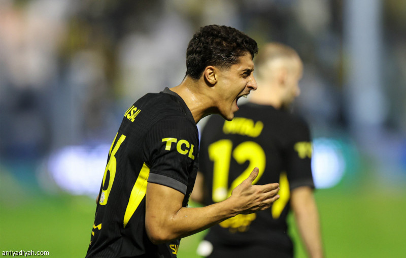 تعادل الاتحاد والخليج.. سابقة في دوري المحترفين
                                                2025.11.01 | 10:31 pm
                                                سجّل فريق الاتحاد الأول لكرة القدم حالةً غير مسبوقةٍ في دوري المحترفين، الذي انطلق صيف 2008، بتفادي الخسارة بعد التأخر 0ـ4 أمام الخليج، السبت، ضمن سابع جولات البطولة.
وظلَّ الخليج متقدمًا برباعيةٍ حتى الدقيقة 51 التي شهدت  ...