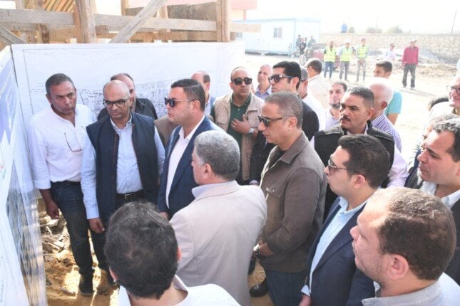 وزير الإسكان ومحافظ الفيوم يتفقدان توسعات محطة معالجة «كحك» بمركز يوسف الصديق