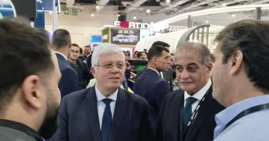 وزير التعليم العالي يتفقد أجنحة معرض "Cairo ICT"