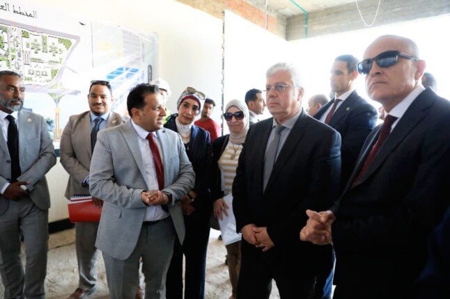 وزير التعليم العالي يتفقد المشروعات الجاري تنفيذها بجامعة الأقصر