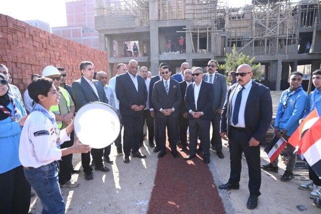 وزير الشباب والرياضة ومحافظ الإسماعيلية يتفقدان مشروع إنشاء المدرسة المصرية اليابانية