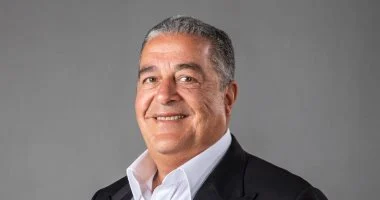 المصري يهنئ ياسين منصور بعد فوزه بمنصب نائب رئيس الأهلي