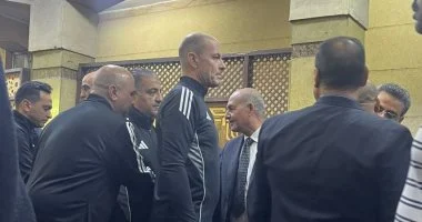 توروب مدرب الأهلى يقدم واجب العزاء في محمد صبرى نجم الزمالك الراحل