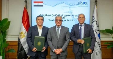 المنطقة الاقتصادية بقناة السويس توقع عقد مشروع صيني لإنتاج الزجاج بالعين السخنة